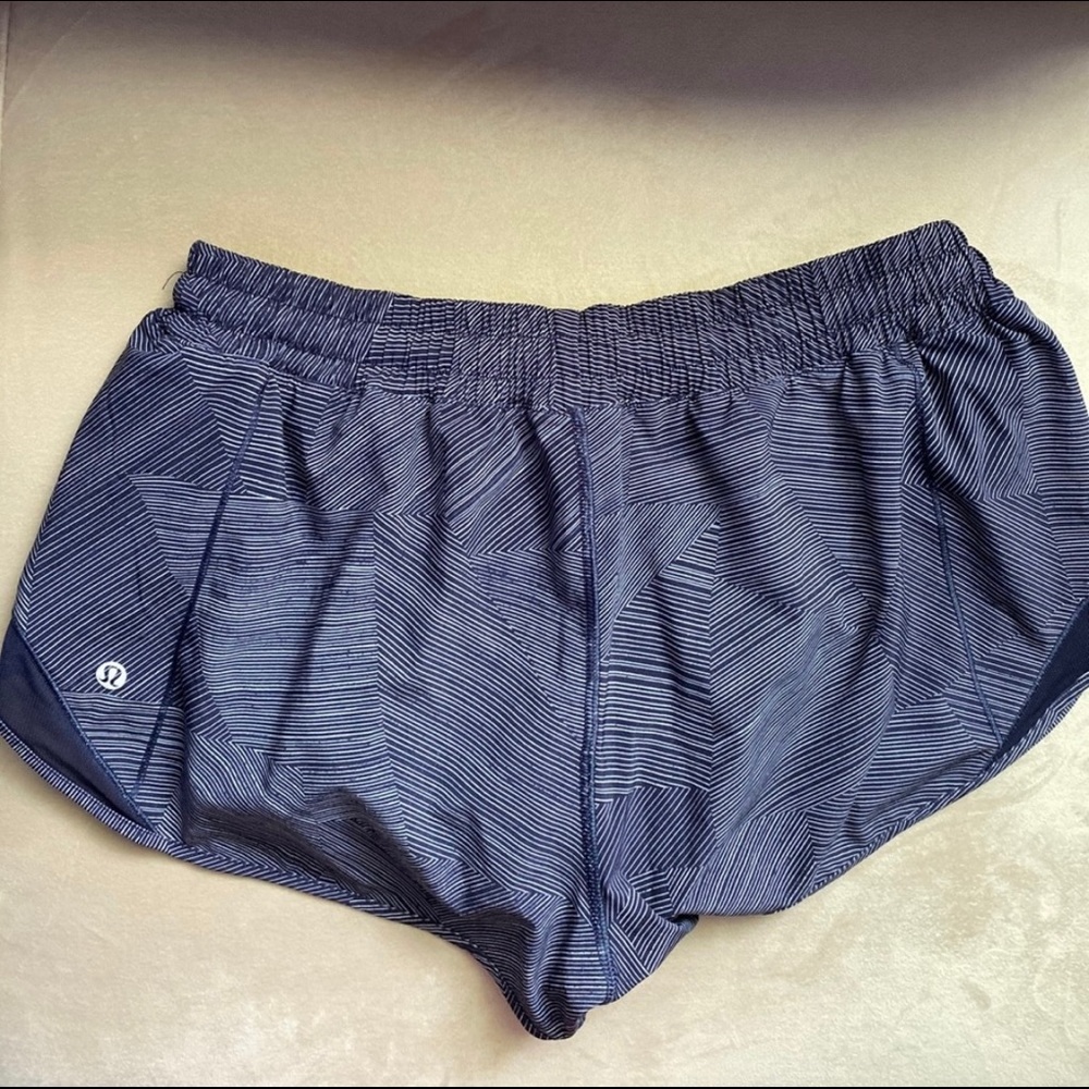 Lululemon Hotty Hot 2.5” shorts
